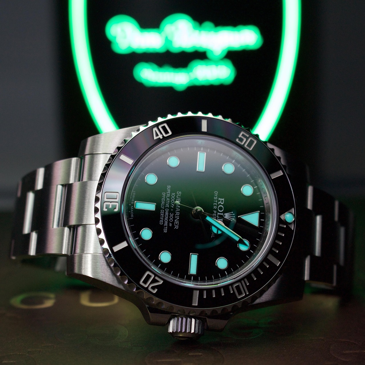 Rolex Submariner bezel lume macro